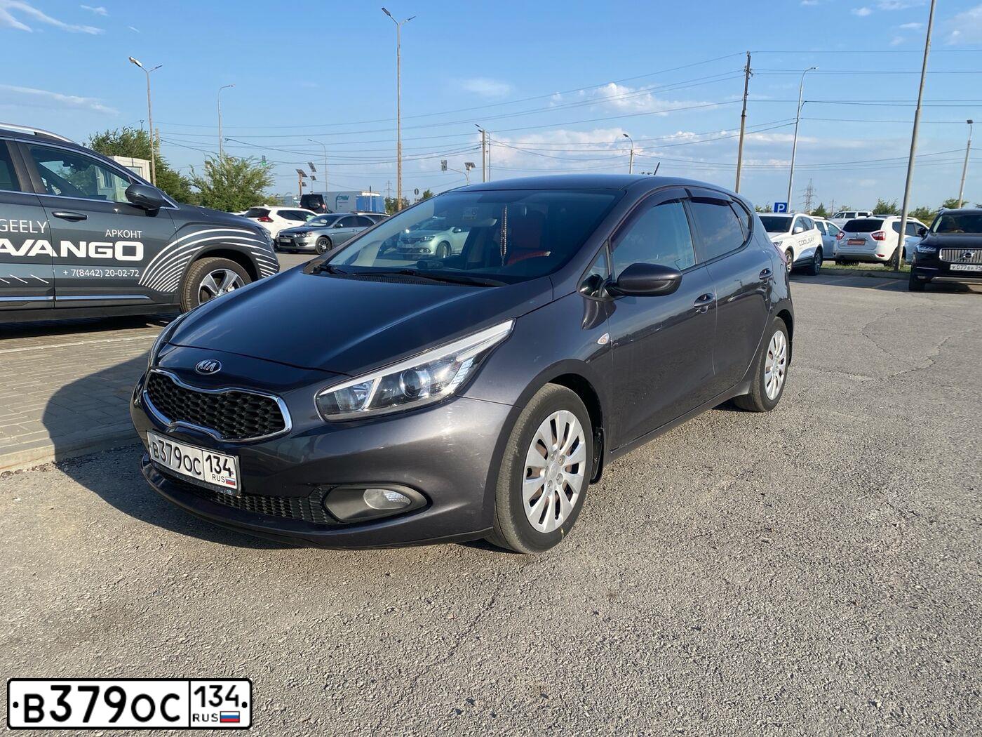 Фото автомобиля KIA CEE'D, 2015 — госномер В379ОС134. Цвет: Серый