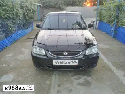 Фото автомобиля HYUNDAI ACCENT, 2005 — госномер К905МТ761. Цвет: ЧЕРНЫЙ