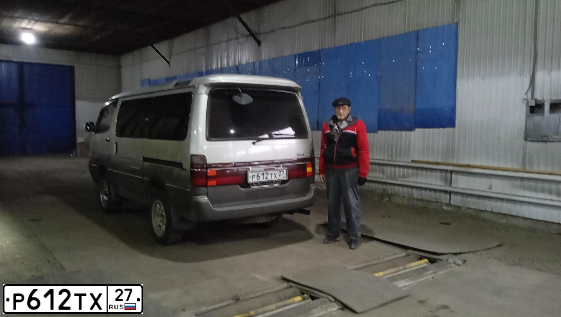 Фото автомобиля TOYOTA HIACE, 1992 — госномер В435НН138