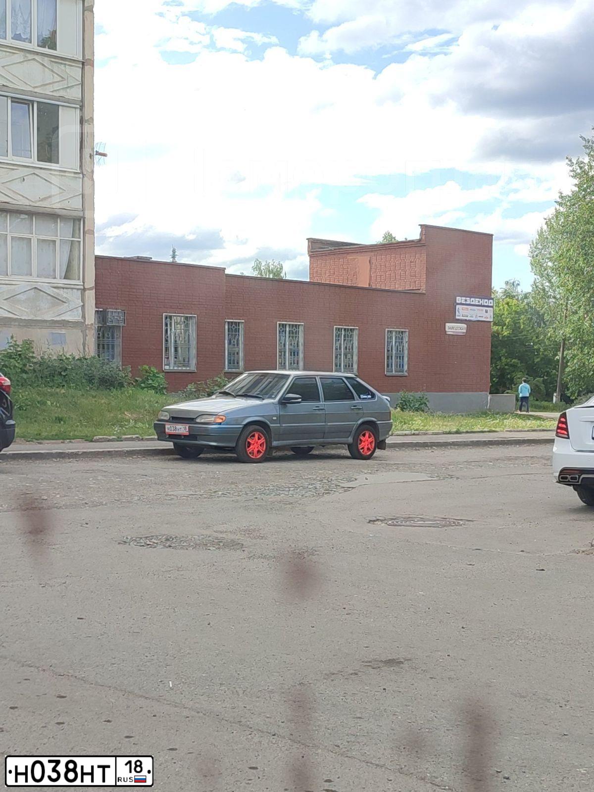 Фото автомобиля LADA 2114 SAMARA, 2007 — госномер Н038НТ18. Цвет: средний серо-зеленый металлик