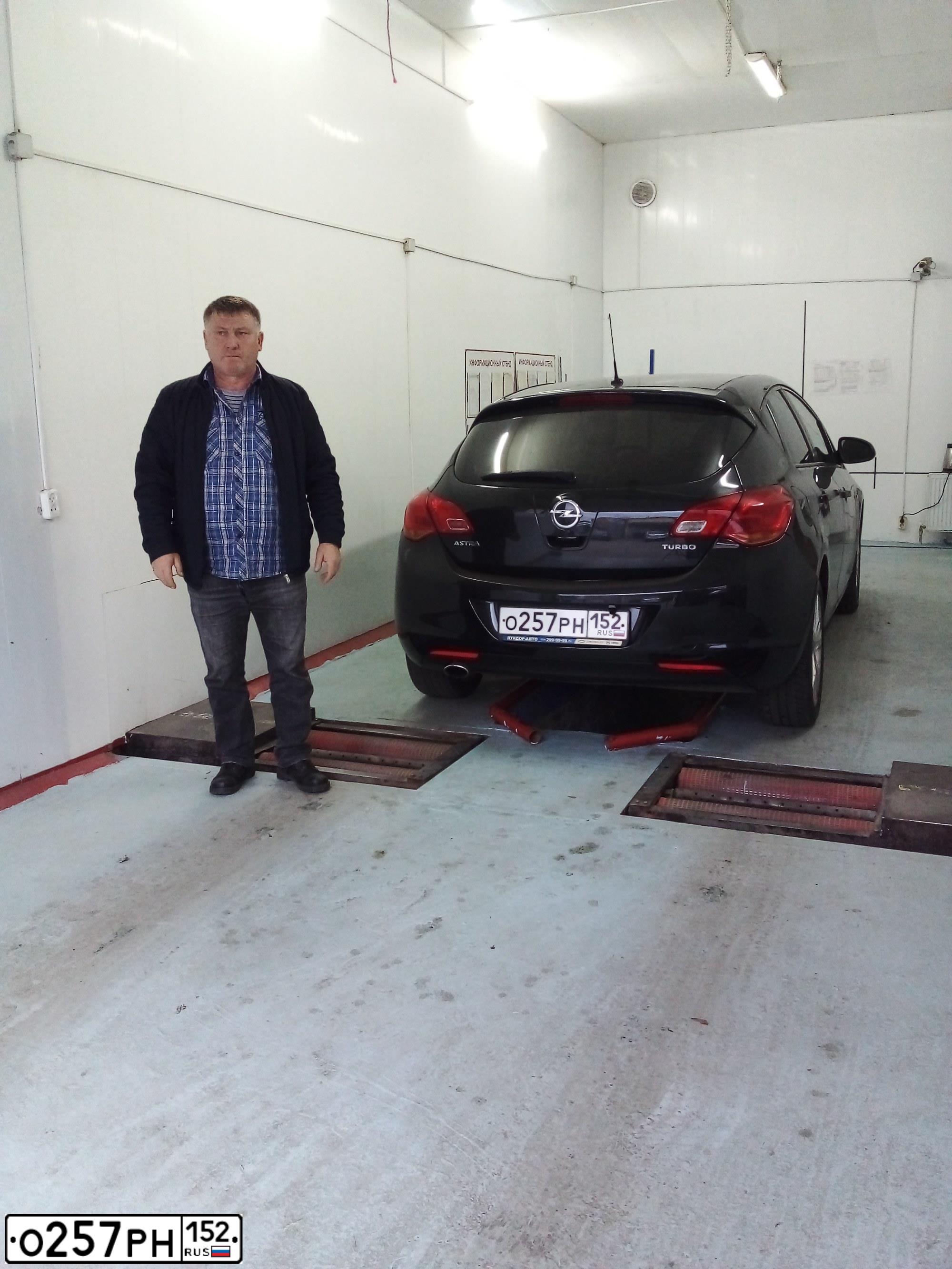 Фото автомобиля OPEL ASTRA, 2012 — госномер О500МВ152. Цвет: ЧЕРНЫЙ МЕТАЛЛИК