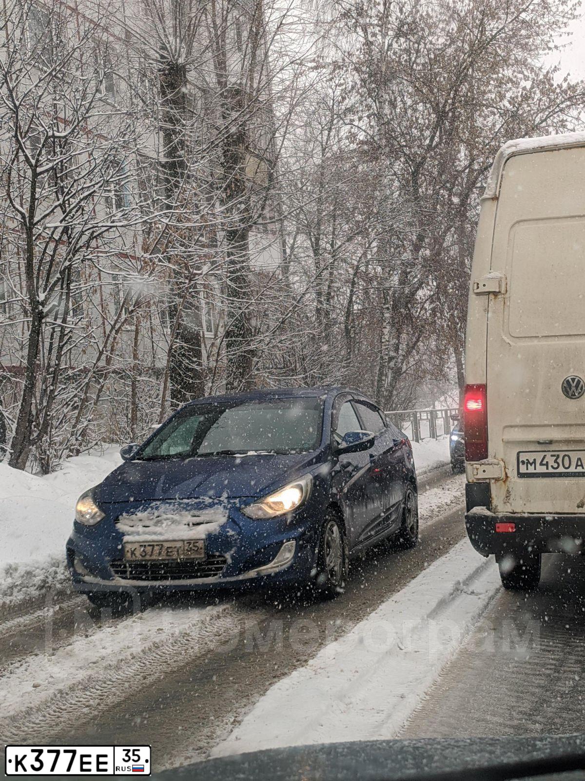 Фото автомобиля MAZDA CX-7, 2008 — госномер К377ЕЕ35. Цвет: СИНИЙ