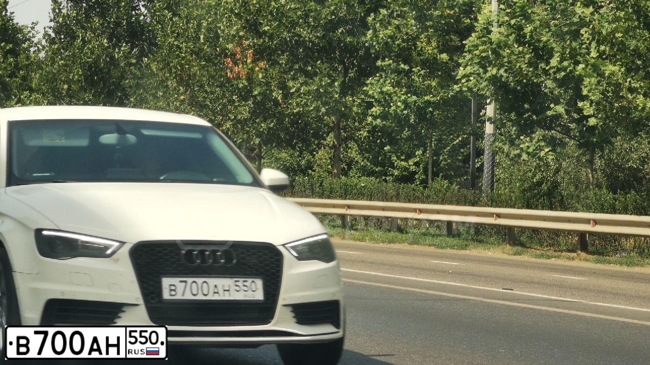 Фото автомобиля AUDI A3, 2014 — госномер В700АН550. Цвет: Белый