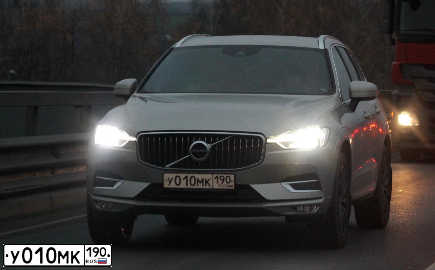 Фото автомобиля VOLVO XC60, 2019 — госномер У010МК190