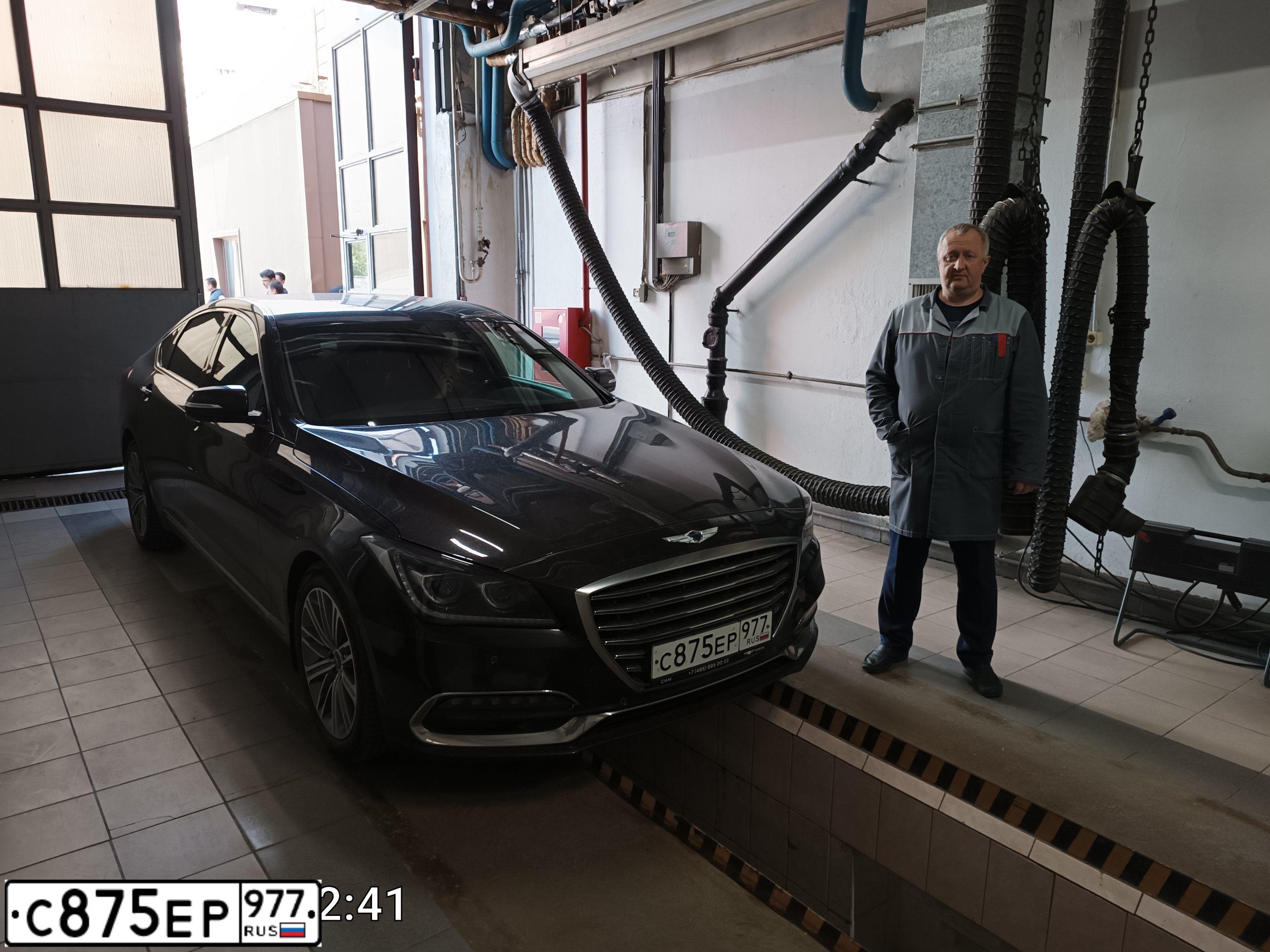 Фото автомобиля HYUNDAI GENESIS, 2018 — госномер А534МХ799. Цвет: Коричневый