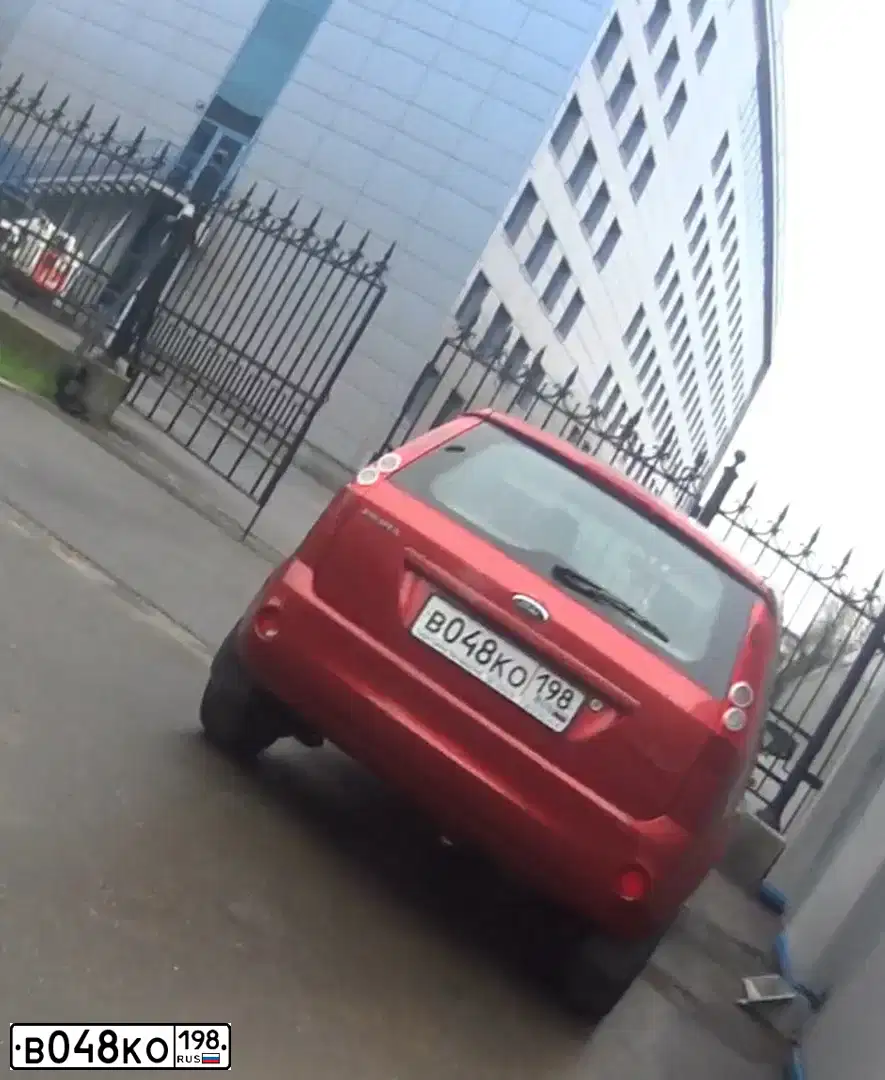 Фото автомобиля FORD FIESTA / ASPIRE, 2008 — госномер Х682ОУ60. Цвет: ТЕМНО-КРАСНЫЙ