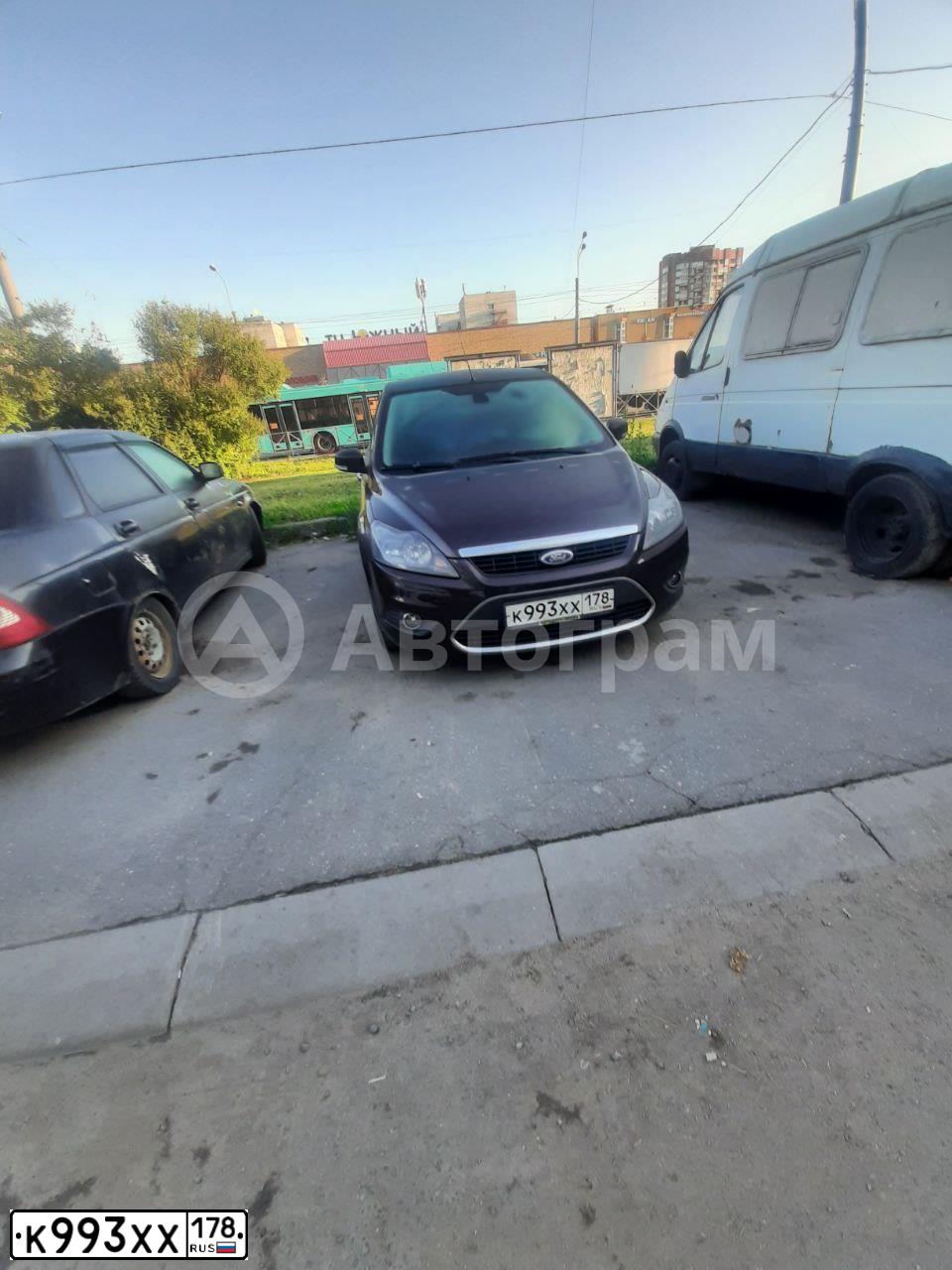 Фото автомобиля FORD FOCUS, 2010 — госномер К993ХХ178. Цвет: ФИОЛЕТОВЫЙ