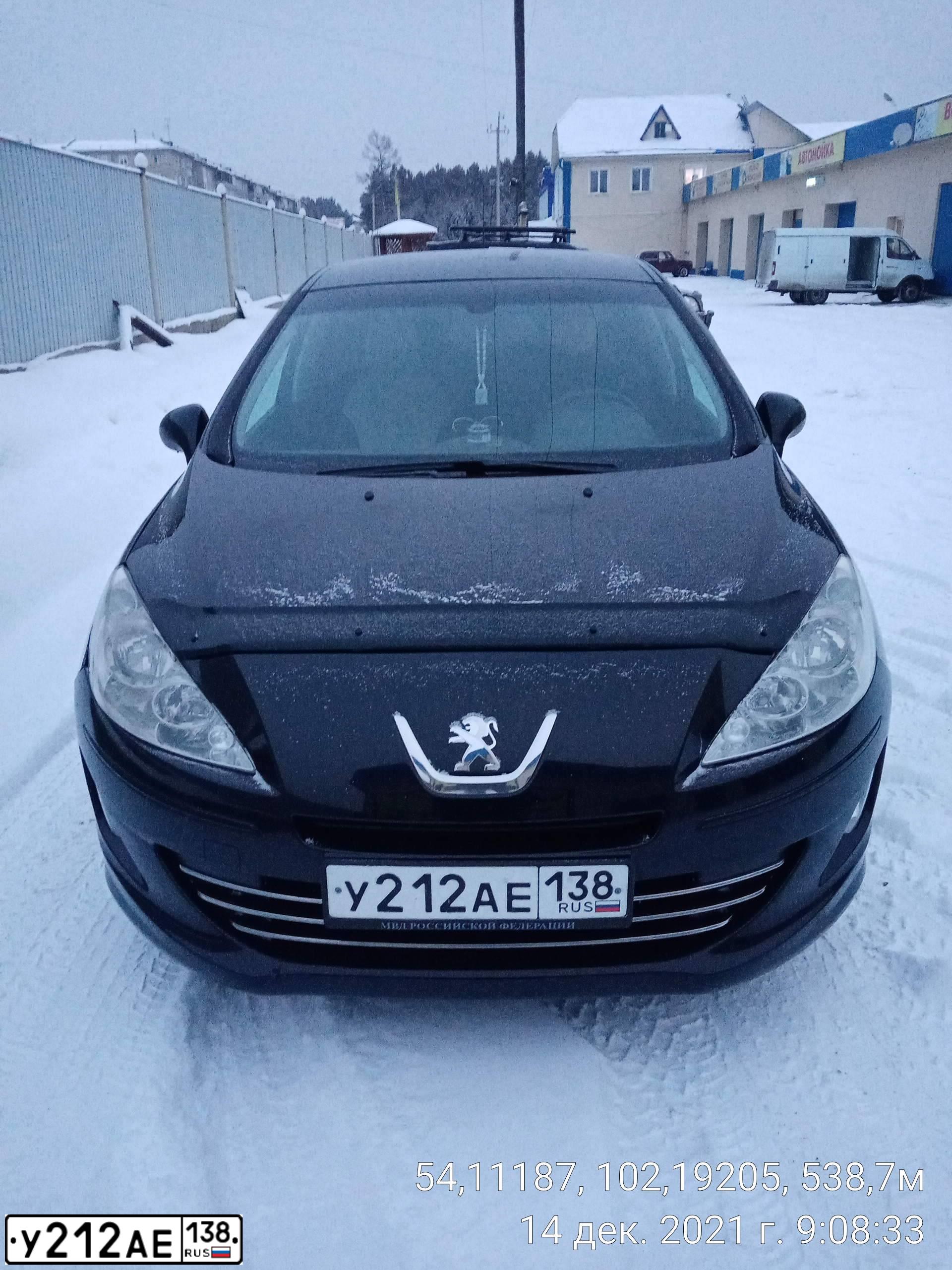 Фото автомобиля PEUGEOT 408, 2013 — госномер У212АЕ138. Цвет: ЧЕРНЫЙ