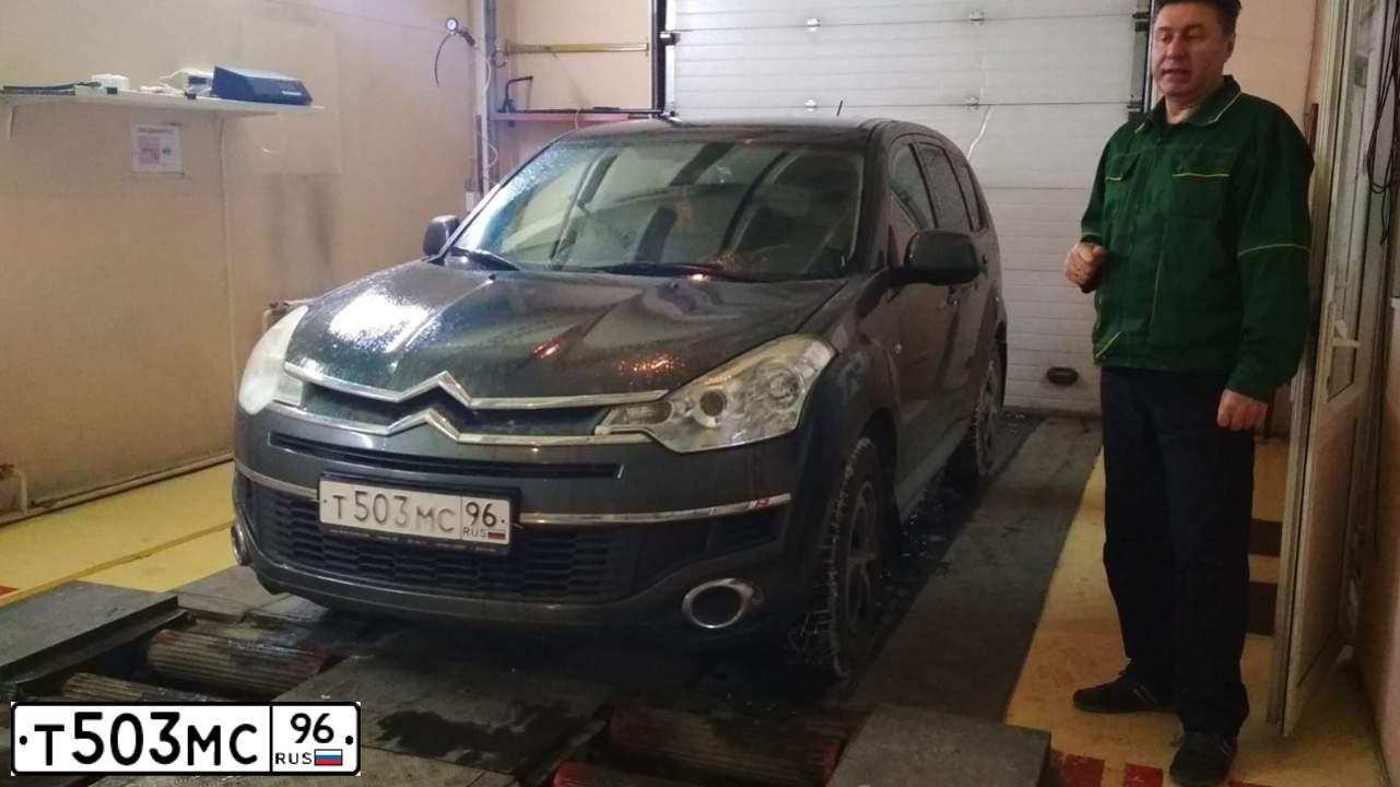 Фото автомобиля VOLKSWAGEN GOLF, 2011 — госномер Т583МС96. Цвет: Белый