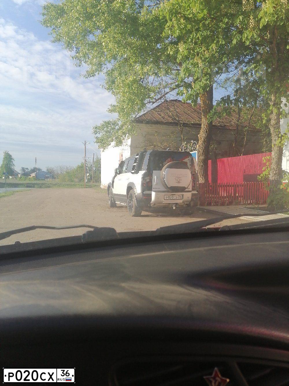 Фото автомобиля NISSAN PATROL, 2000 — госномер Р020СХ36. Цвет: ЗЕЛЕНЫЙ