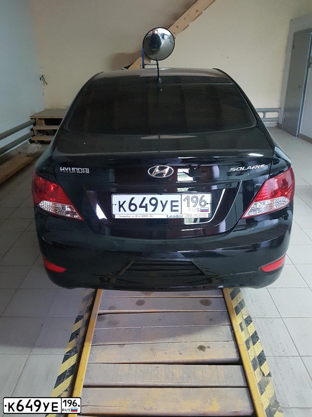 Фото автомобиля HYUNDAI SOLARIS, 2013 — госномер С003ЕМ66. Цвет: ЧЕРНЫЙ