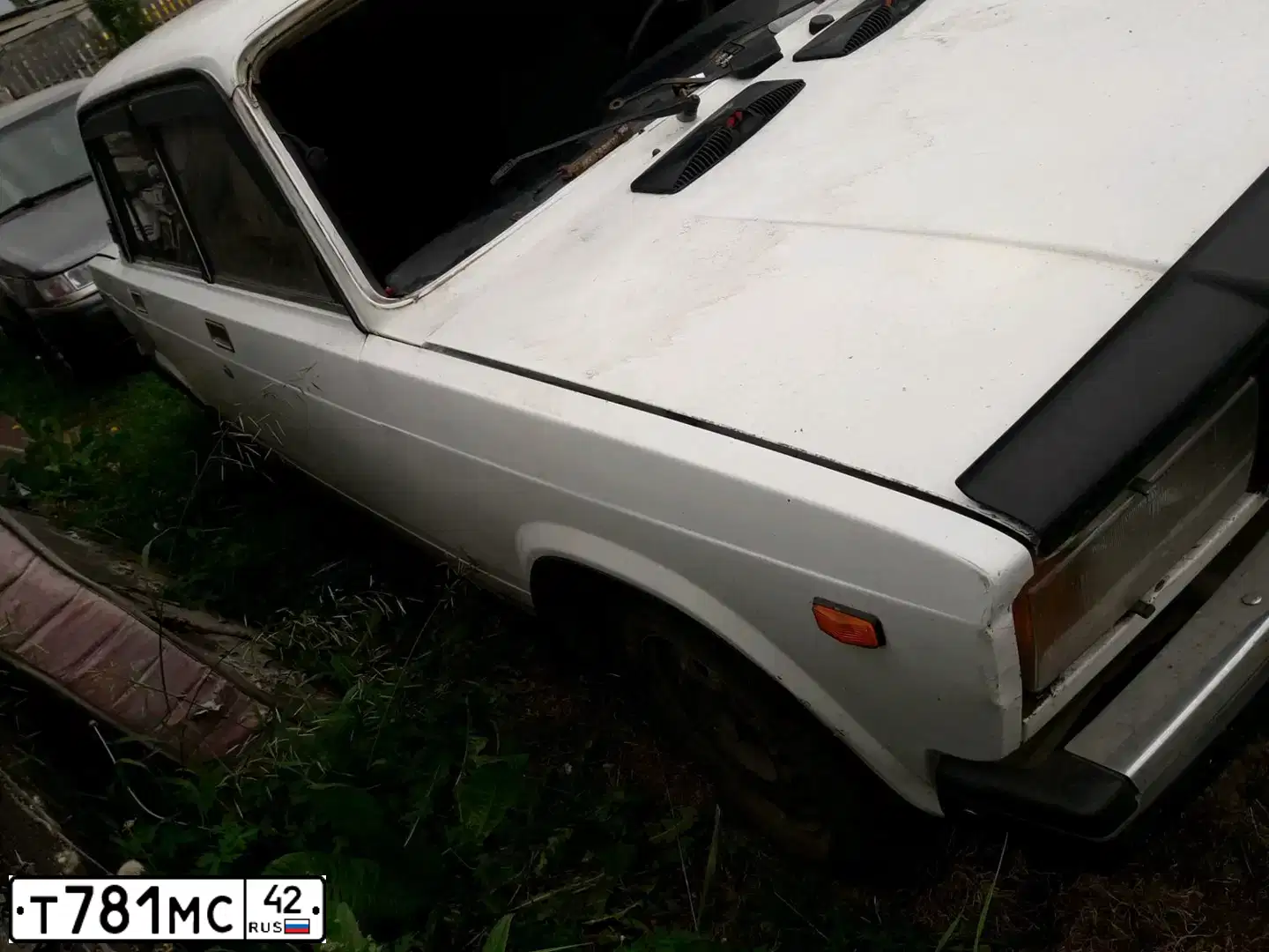 Фото автомобиля LADA 2107 LADA, 2003 — госномер Т722МЕ142. Цвет: ЯРКО-БЕЛЫЙ