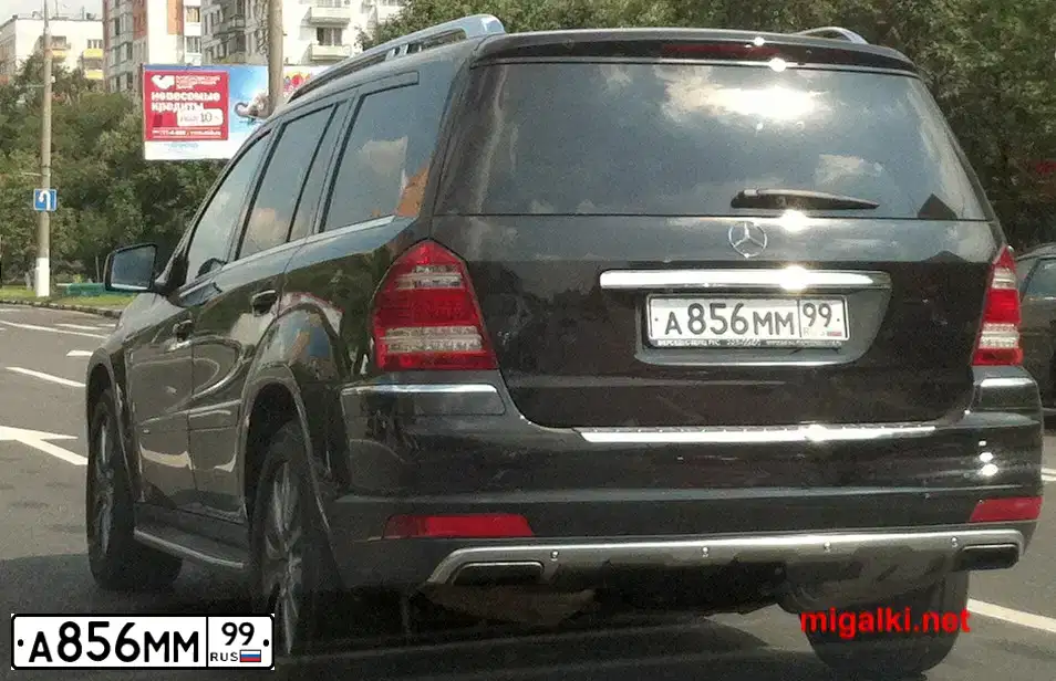 Фото автомобиля MERCEDES GL-KLASSE, 2011 — госномер М464ВУ977. Цвет: ЧЕРНЫЙ