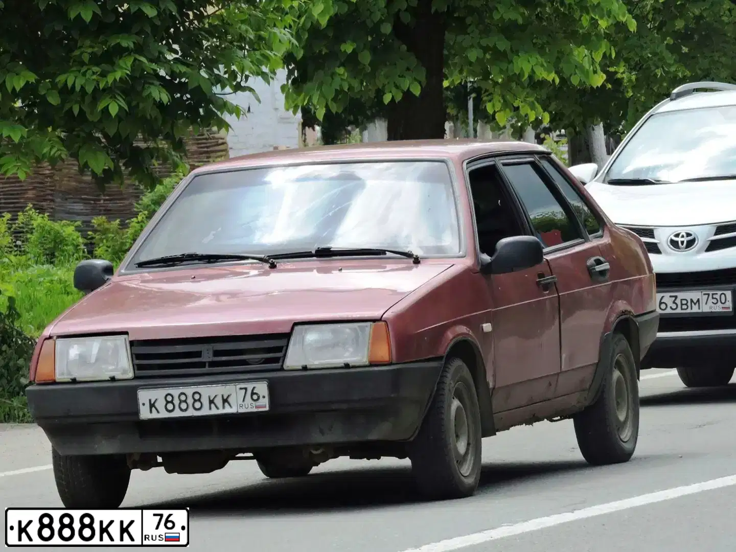 Фото автомобиля LADA 2109 SAMARA, 1994 — госномер К888КК76. Цвет: ВИШНЕВЫЙ