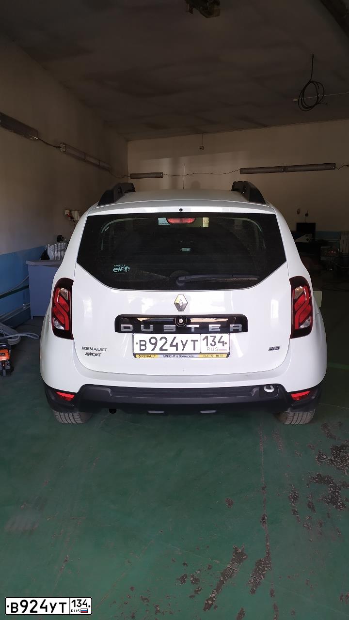 Фото автомобиля RENAULT DUSTER, 2017 — госномер В924УТ134. Цвет: Белый