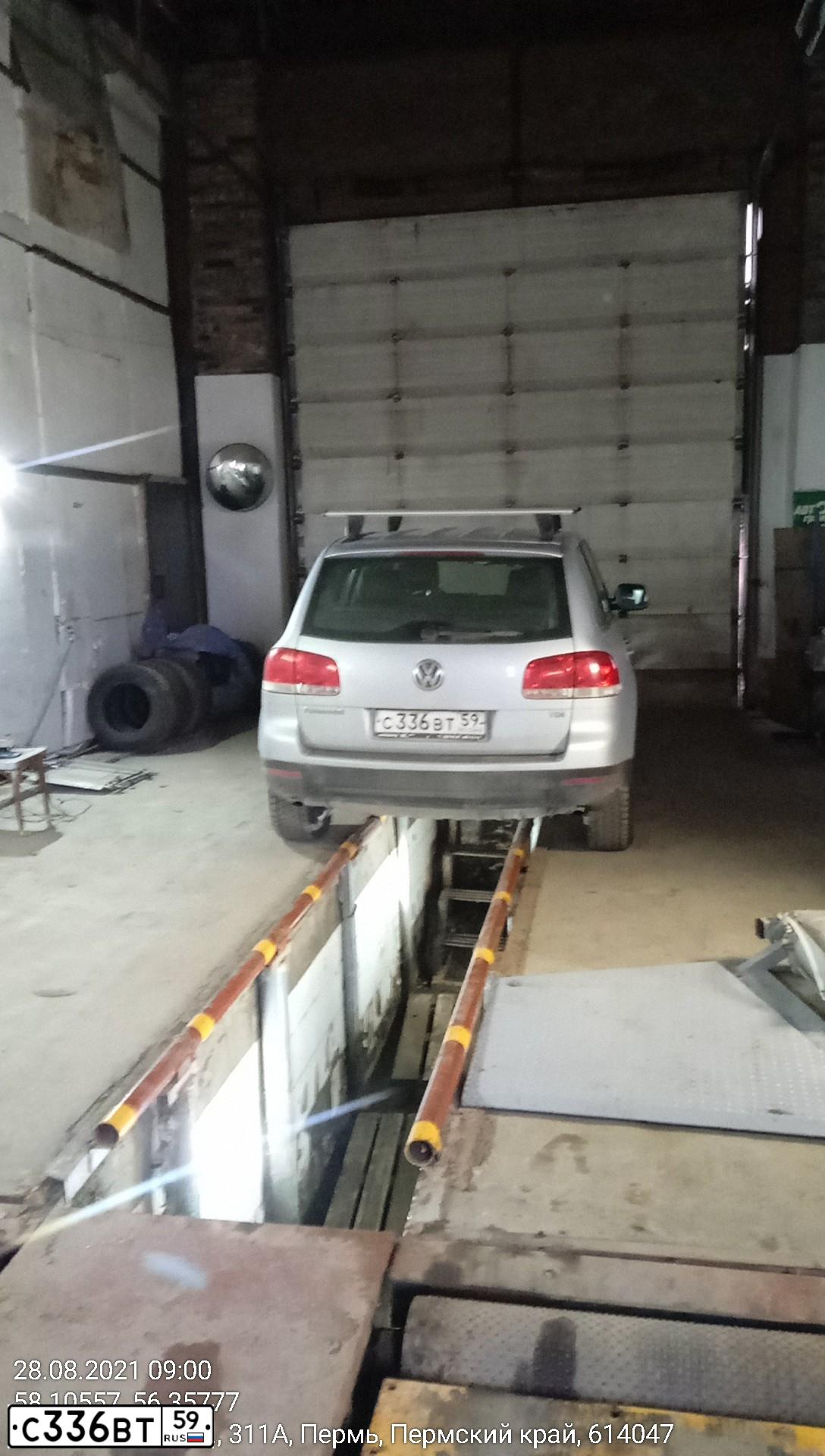 Фото автомобиля VOLKSWAGEN TOUAREG, 2006 — госномер С336ВТ59. Цвет: СЕРО-ГОЛУБОЙ