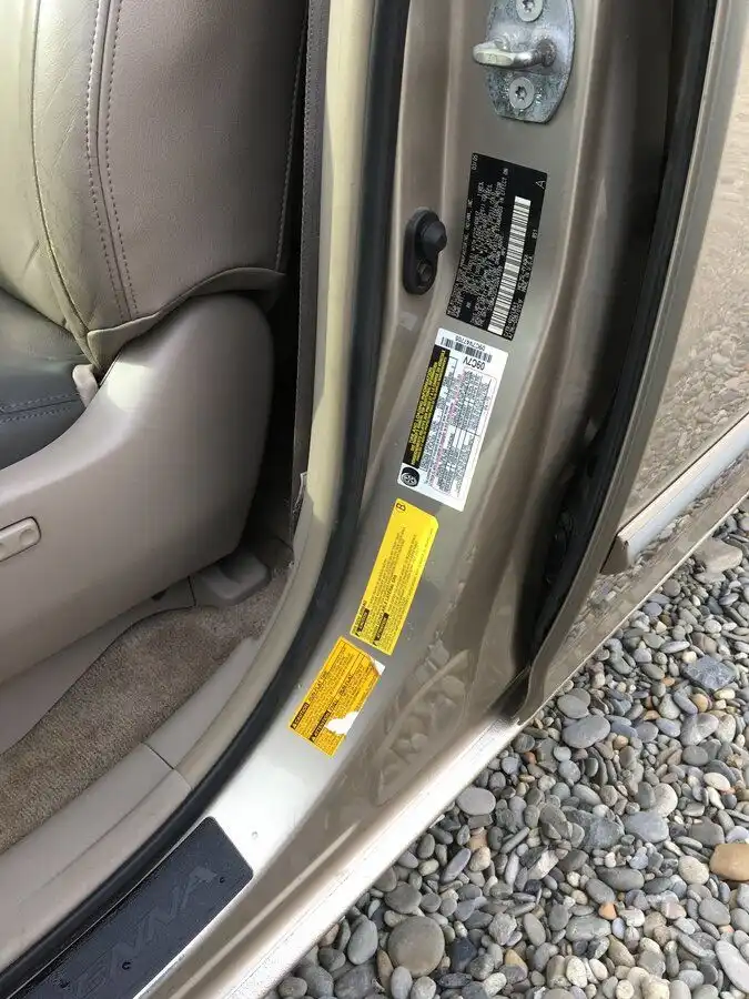 Фото автомобиля TOYOTA PREVIA, 2000 — госномер Т462РС196. Цвет: Темно-синий