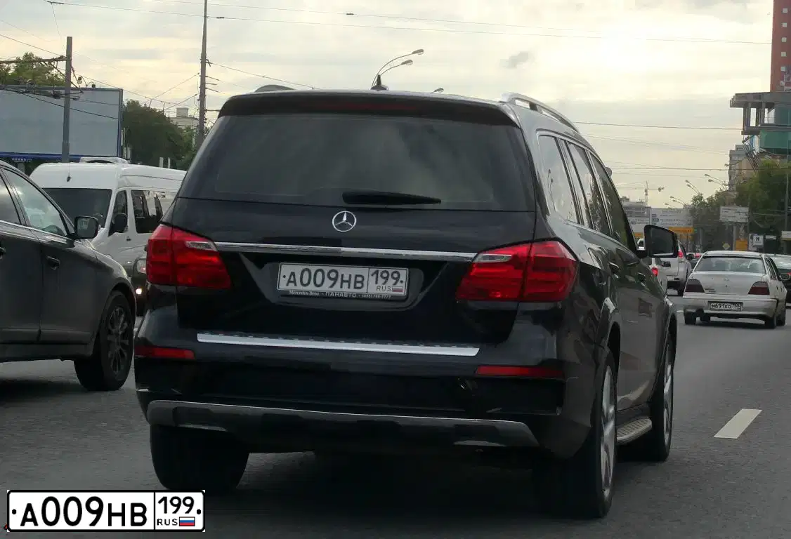 Фото автомобиля MERCEDES GL-KLASSE, 2013 — госномер А009НВ199. Цвет: ЧЕРНЫЙ