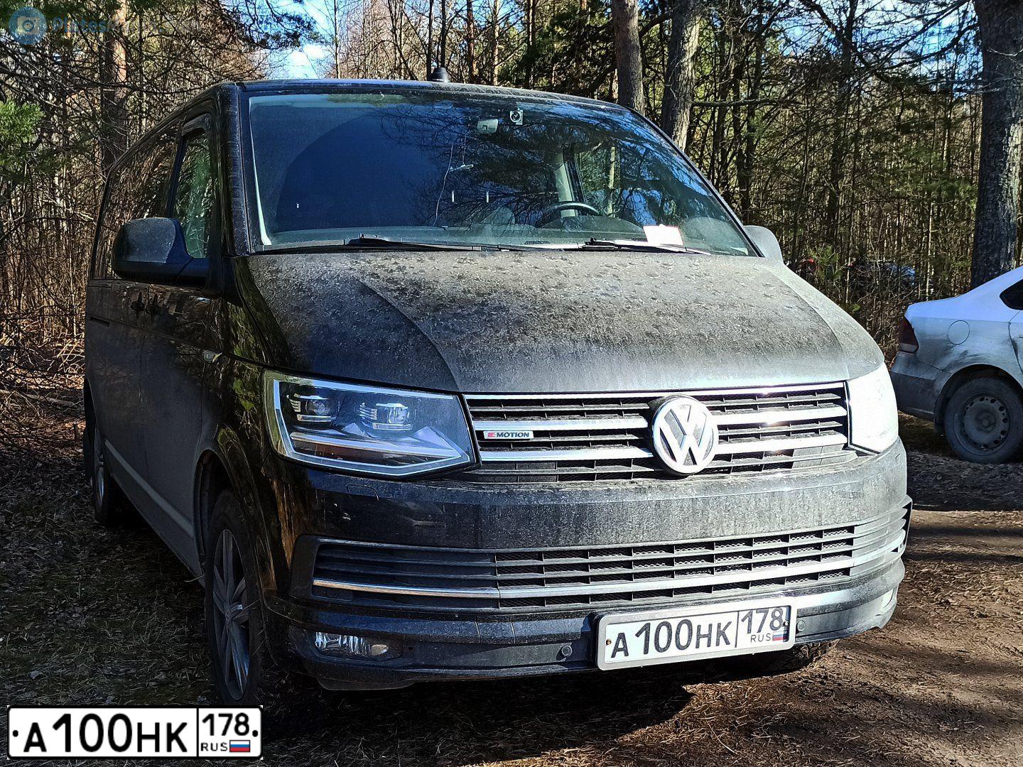 Фото автомобиля TOYOTA LANDCRUISER, 2004 — госномер А100НК178. Цвет: Серебристый