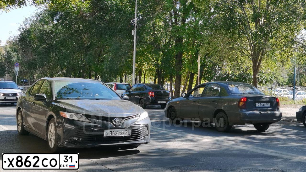Фото автомобиля TOYOTA CAMRY, 2019 — госномер Т904ММ196. Цвет: ЧЕРНЫЙ