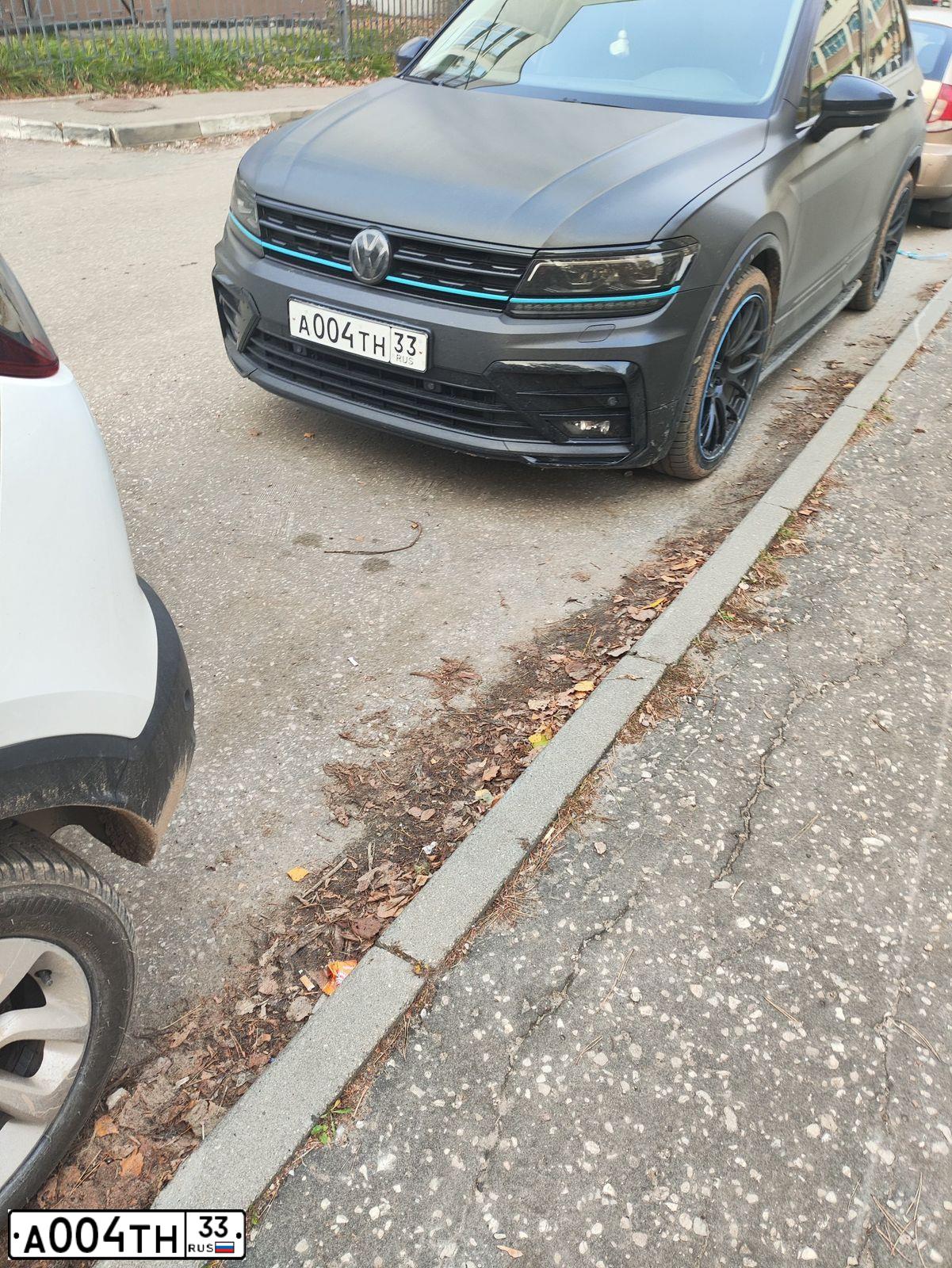Фото автомобиля VOLKSWAGEN TIGUAN, 2019 — госномер А004ТН33. Цвет: СЕРЫЙ