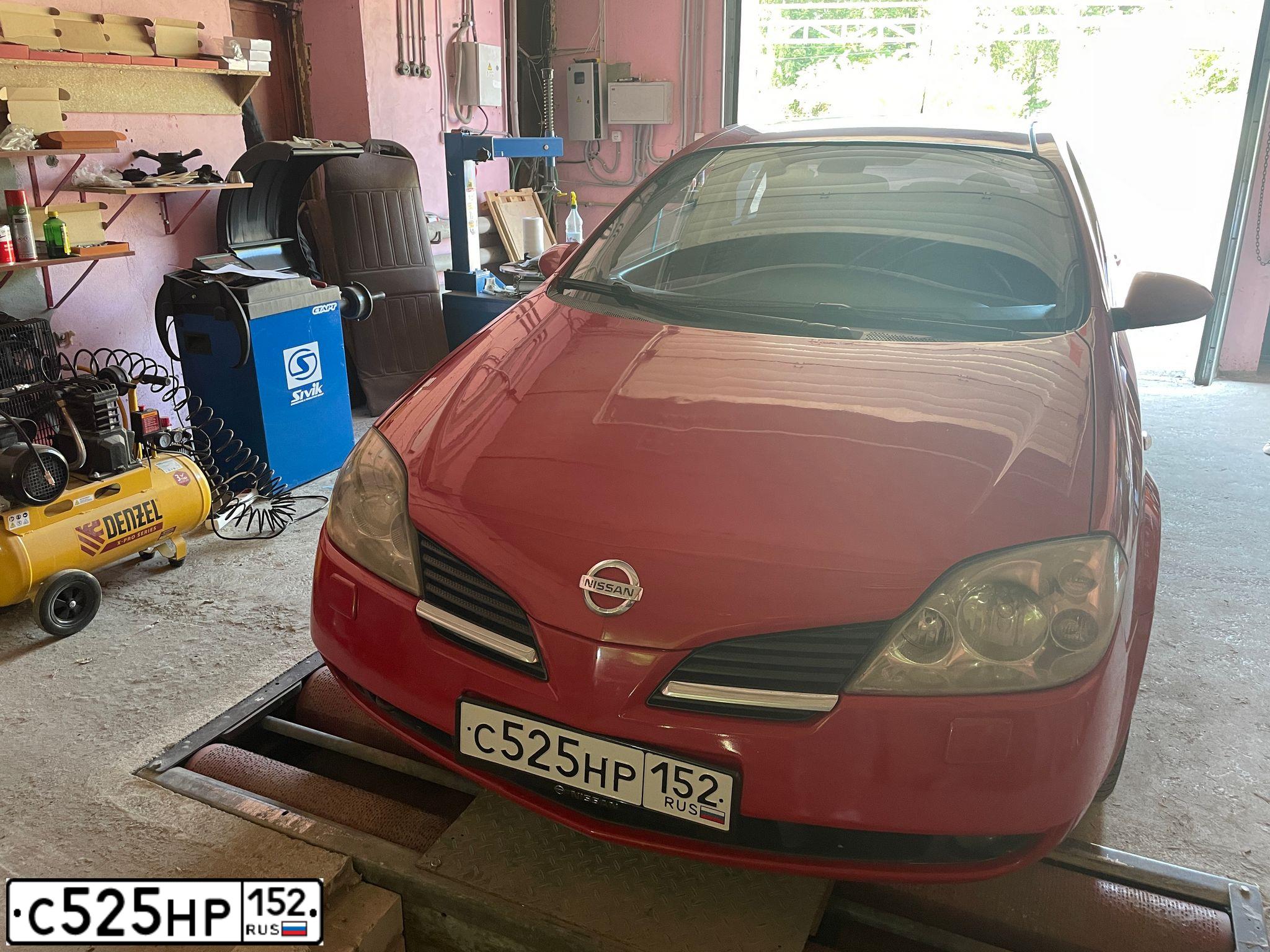 Фото автомобиля NISSAN PRIMERA, 2006 — госномер С525НР152. Цвет: Красный