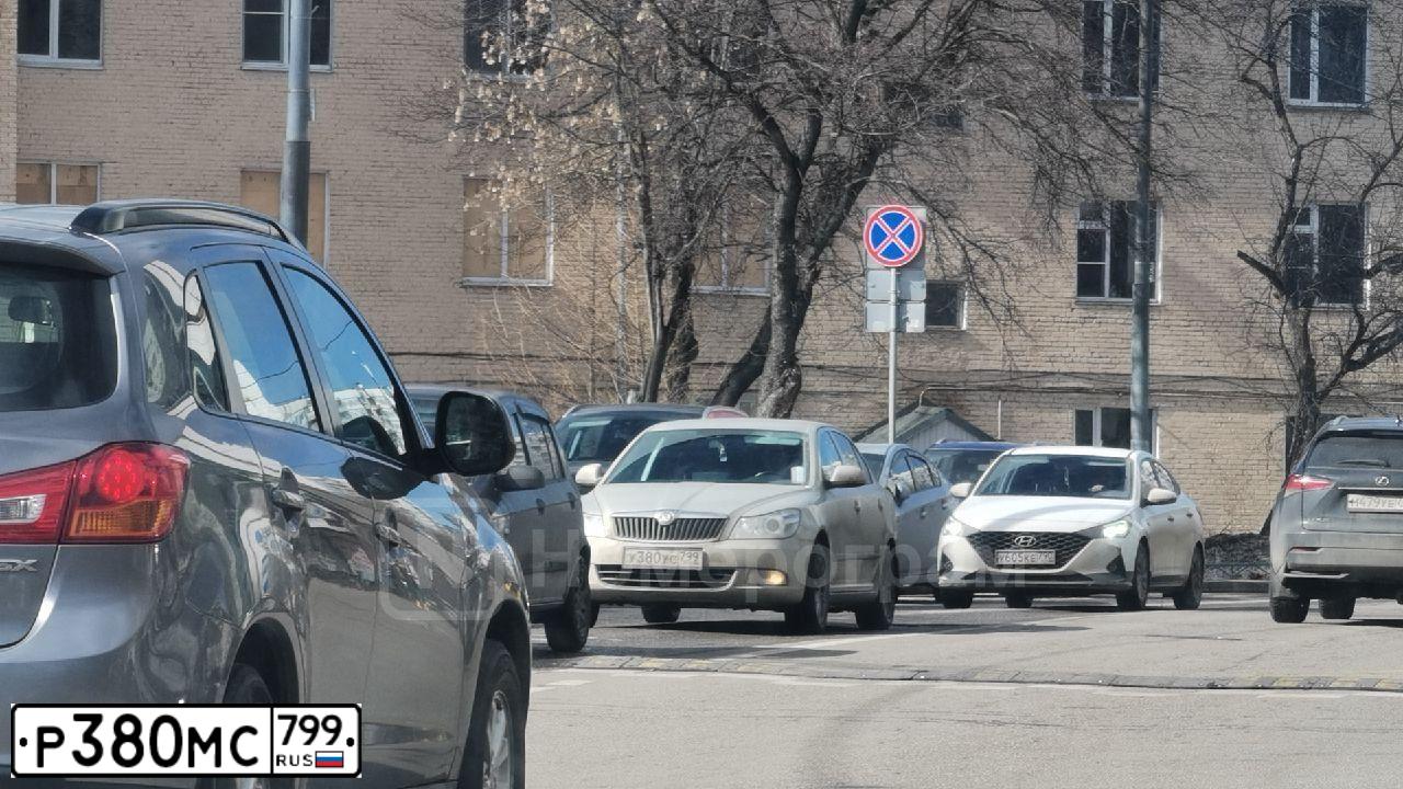Фото автомобиля AUDI A6, 1997 — госномер Р108АМ32. Цвет: Белый