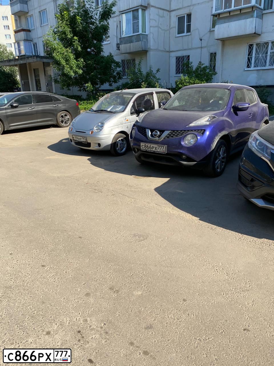 Фото автомобиля NISSAN JUKE, 2015 — госномер У722РХ71. Цвет: Темно-синий