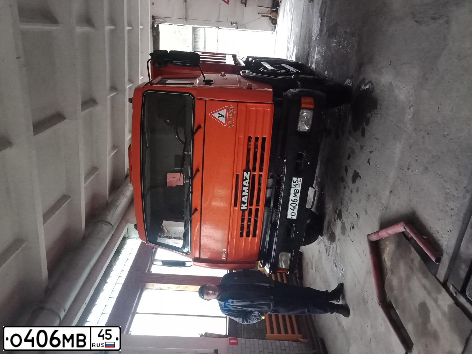 Фото автомобиля KAMAZ 65115 /6X4/, 2008 — госномер О406ВМ45. Цвет: Оранжевый