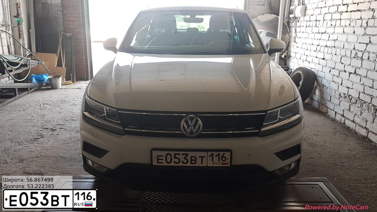 Фото автомобиля VOLKSWAGEN TIGUAN, 2017 — госномер Е053ВТ116. Цвет: БЕЛЫЙ