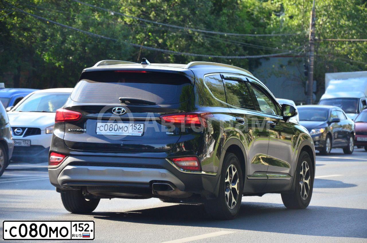 Фото автомобиля HYUNDAI SANTA FE, 2019 — госномер Е103КА180. Цвет: ЧЕРНЫЙ