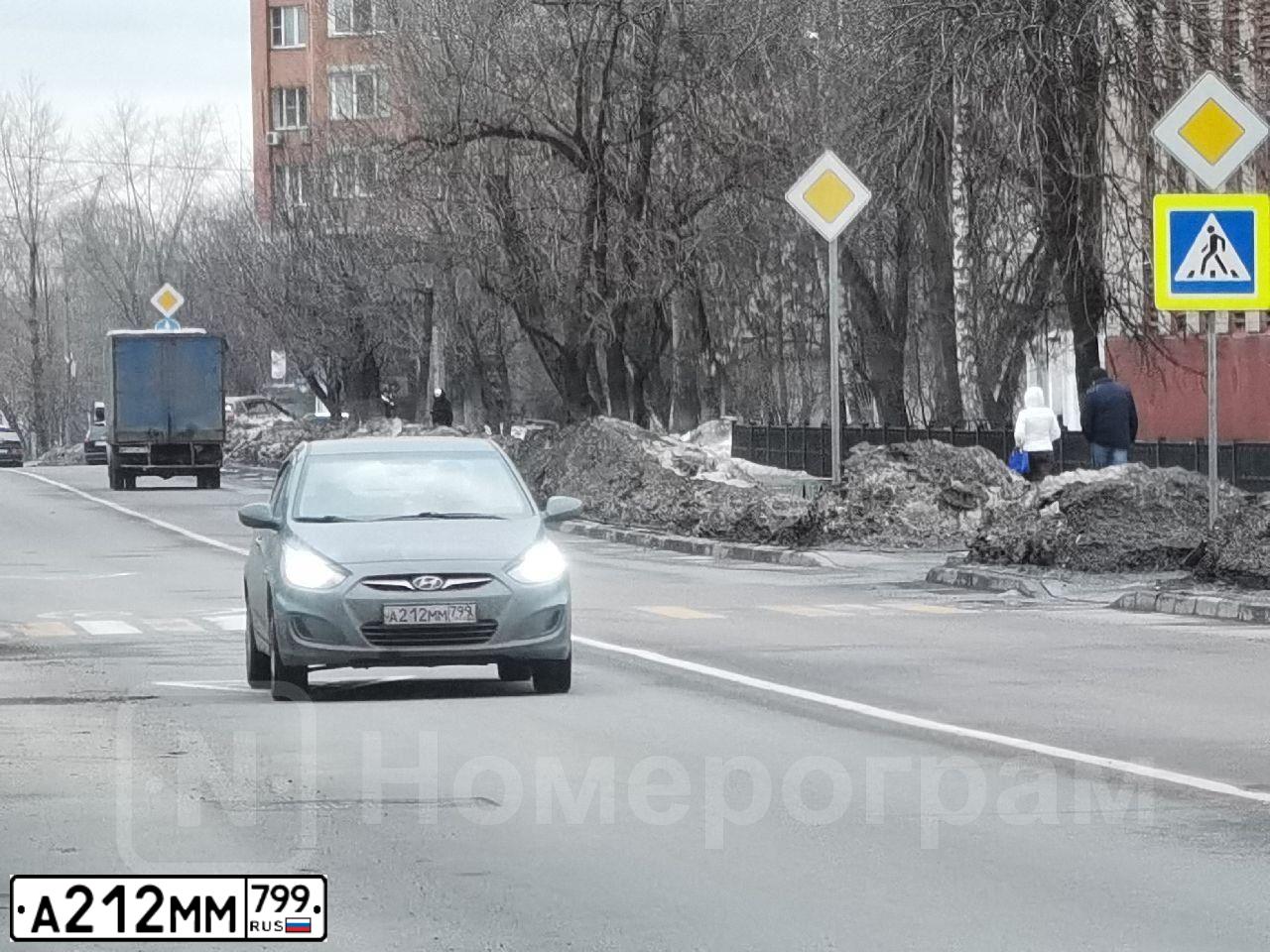 Фото автомобиля HYUNDAI SOLARIS, 2011 — госномер А212ММ799. Цвет: ЧЕРНО-СЕРЫЙ