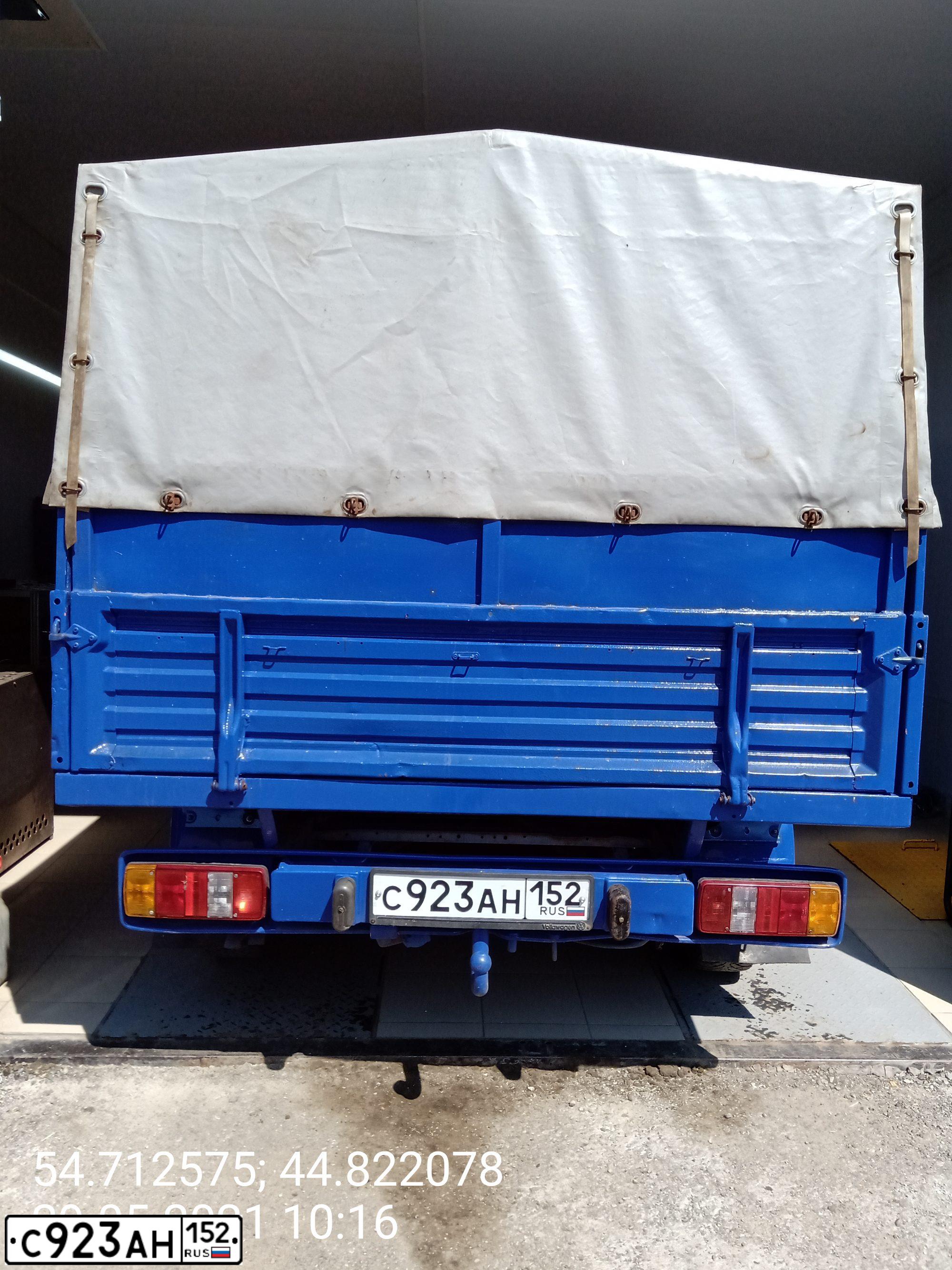 Фото автомобиля VOLKSWAGEN TRANSPORTER, 1992 — госномер С923АН152. Цвет: СИНИЙ