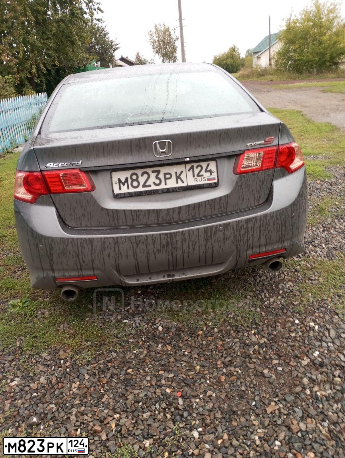 Фото автомобиля HONDA ACCORD, 2011 — госномер М823РК124. Цвет: СЕРЫЙ