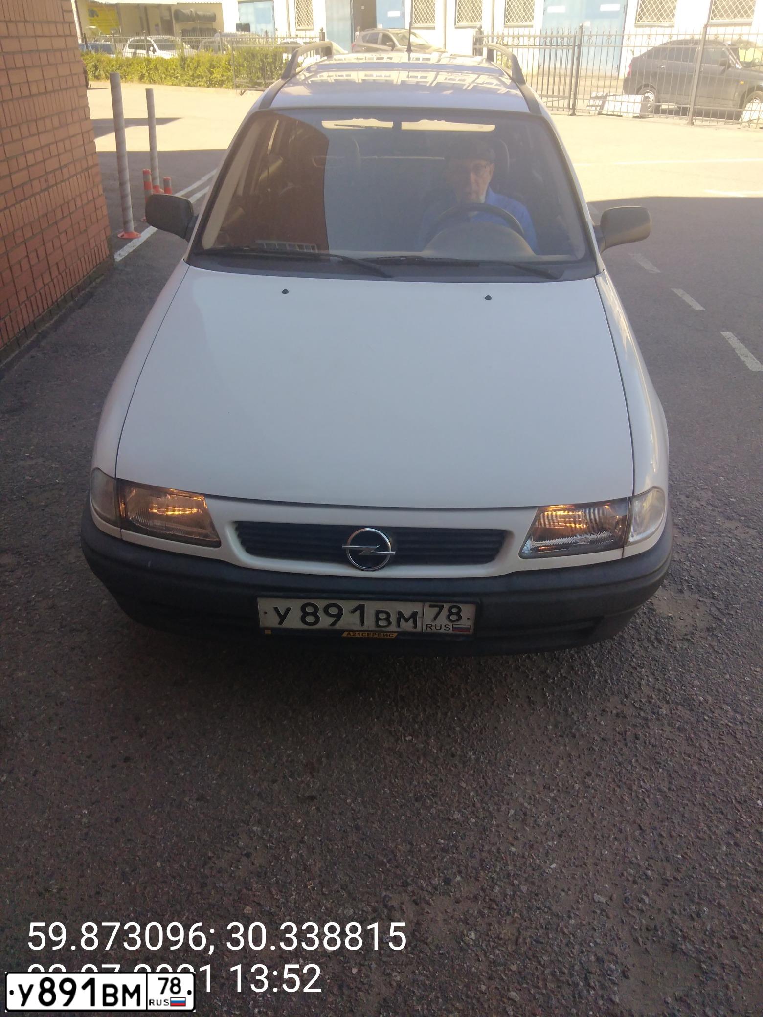 Фото автомобиля OPEL ASTRA, 1995 — госномер У891ВМ78. Цвет: БЕЛЫЙ