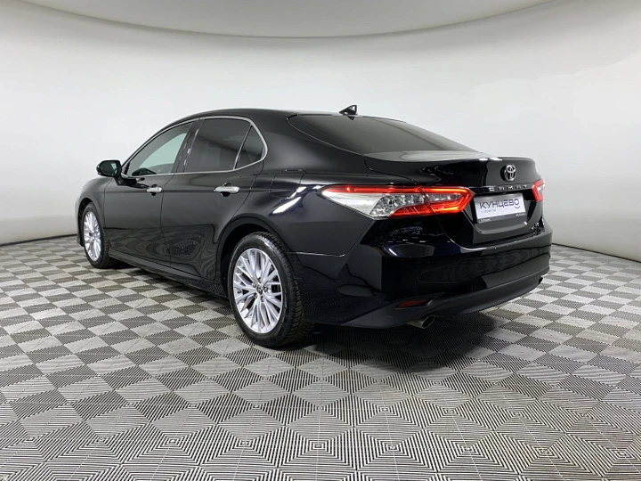 Фото автомобиля TOYOTA CAMRY, 2019 — госномер А135РК67. Цвет: ЧЕРНЫЙ МЕТАЛЛИК