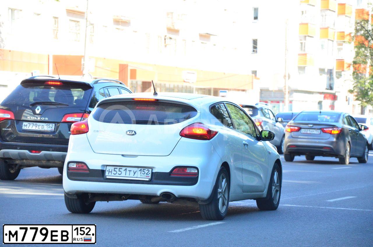 Фото автомобиля RENAULT KOLEOS, 2013 — госномер М779ЕВ152. Цвет: ЧЕРНЫЙ