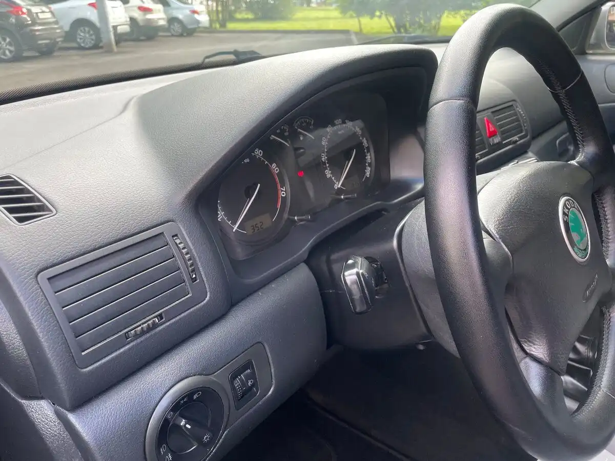 Фото автомобиля MITSUBISHI LANCER, 2006 — госномер С693ВА550. Цвет: ЧЕРНЫЙ