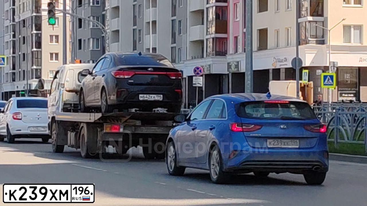 Фото автомобиля HYUNDAI TUCSON, 2019 — госномер К239ХМ196. Цвет: Серый