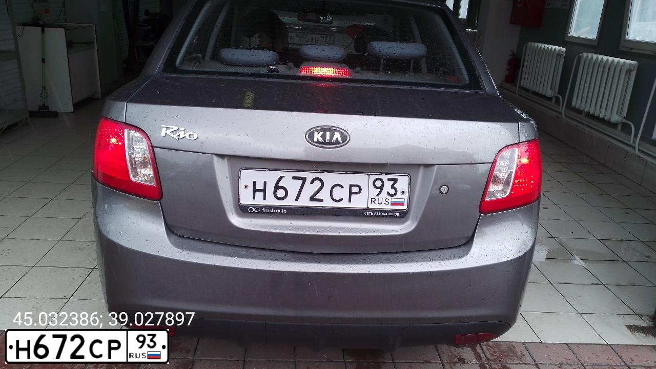 Фото автомобиля KIA RIO, 2010 — госномер А930СК01. Цвет: ПЕРЛАМУТРОВО-СЕРЕБРИСТЫЙ