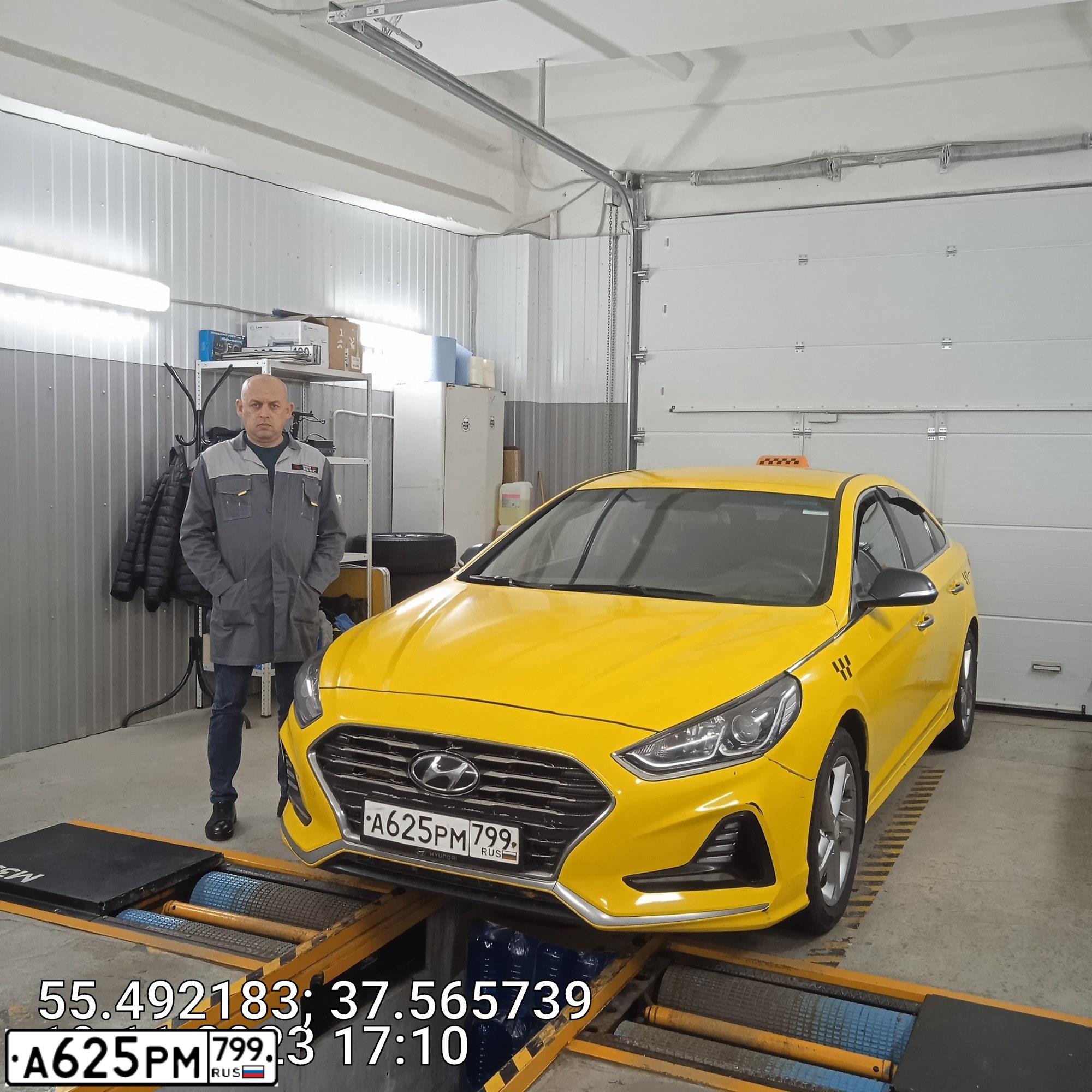 Фото автомобиля HYUNDAI SONATA, 2019 — госномер А625РМ799. Цвет: ЖЕЛТЫЙ