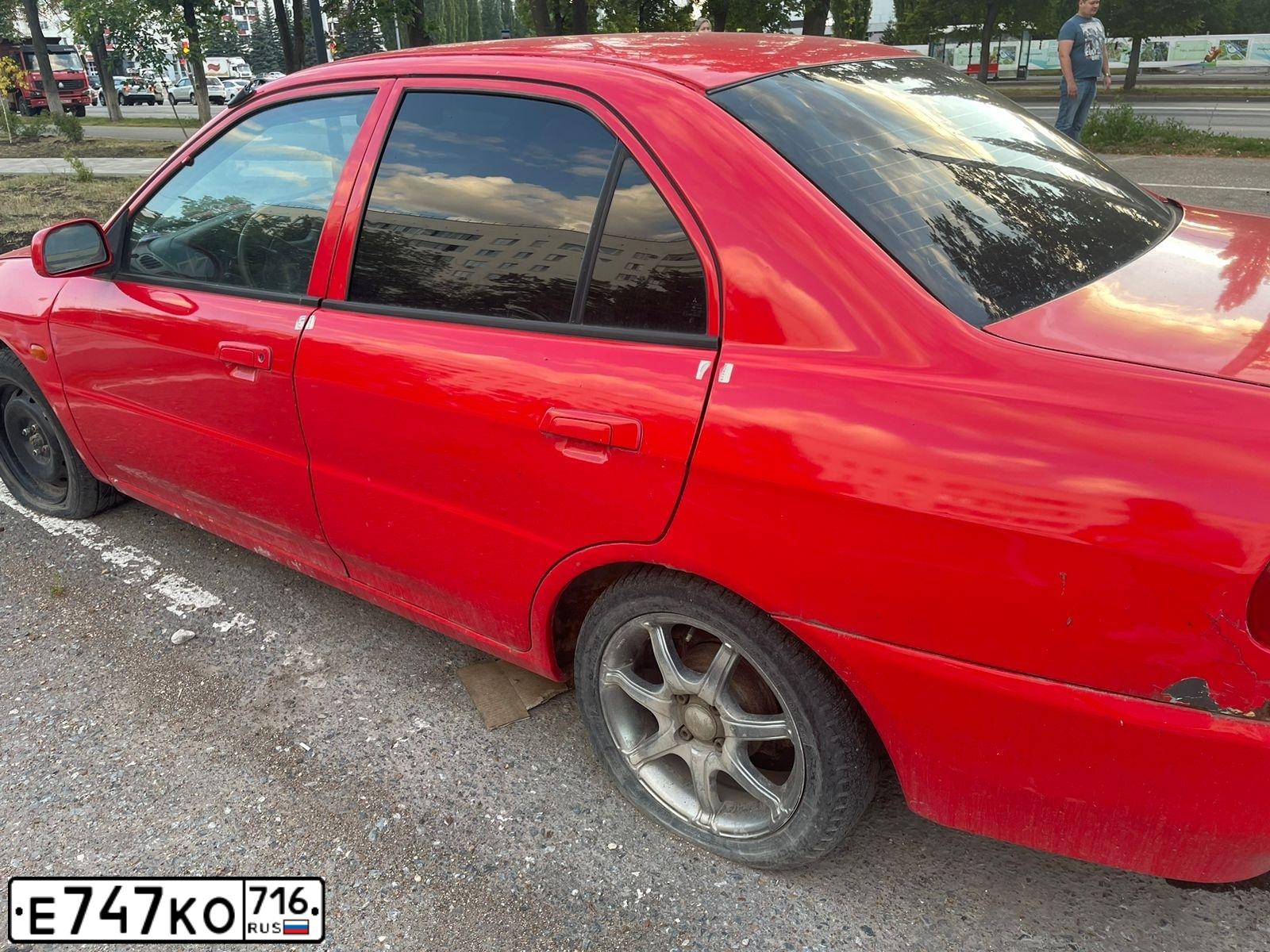 Фото автомобиля MITSUBISHI LANCER, 1999 — госномер С259АЕ159. Цвет: ТЕМНО-КРАСНЫЙ