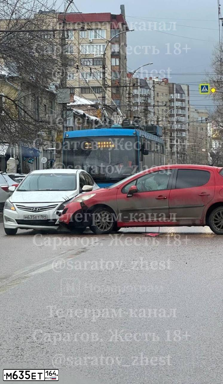 Фото автомобиля HYUNDAI SOLARIS, 2016 — госномер М635ЕТ164. Цвет: Белый