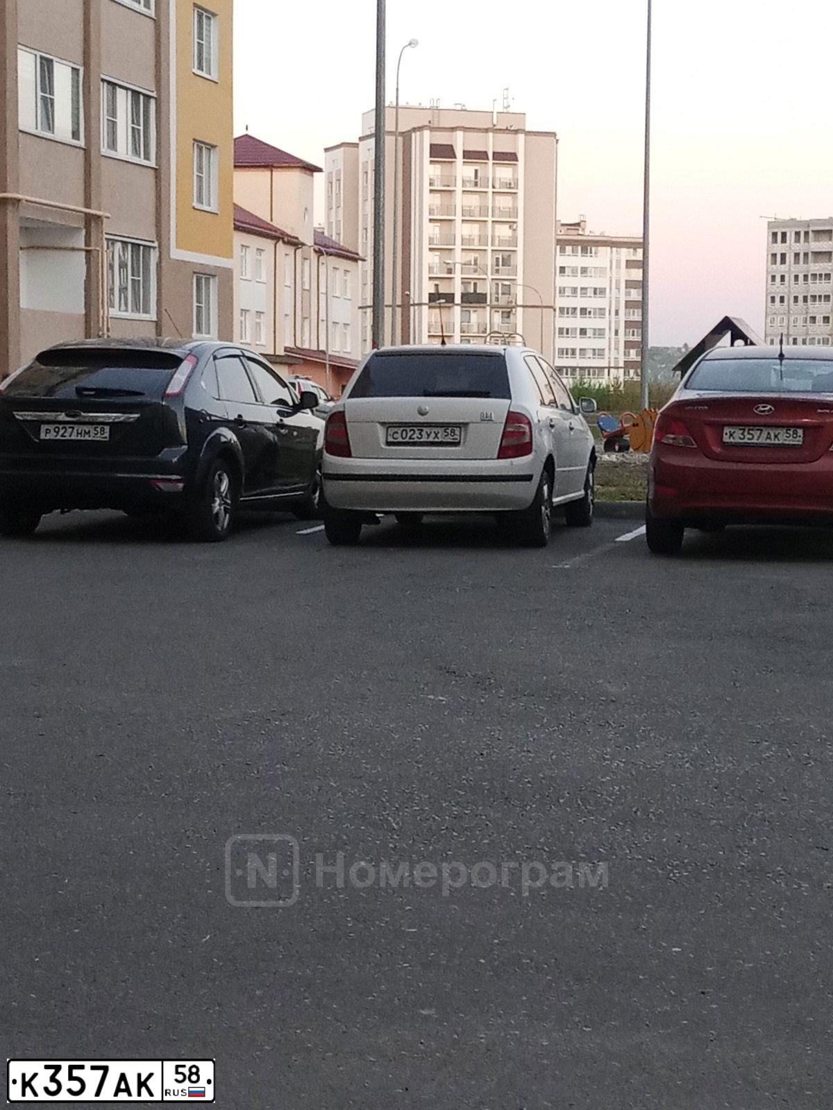 Фото автомобиля HYUNDAI SOLARIS, 2011 — госномер К357АК58. Цвет: КРАСНЫЙ ГРАНАТ