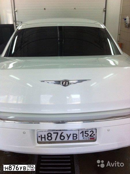 Фото автомобиля CHRYSLER SERIE 300, 2004 — госномер А686РР777. Цвет: БЕЛЫЙ