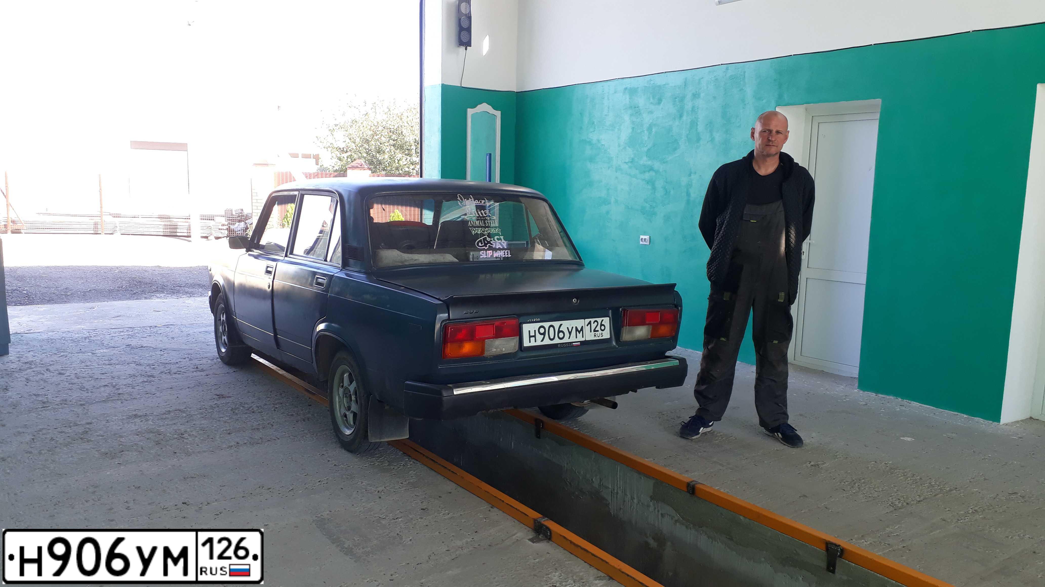 Фото автомобиля LADA 2107, 2000 — госномер Е771КР126. Цвет: сине-зеленый