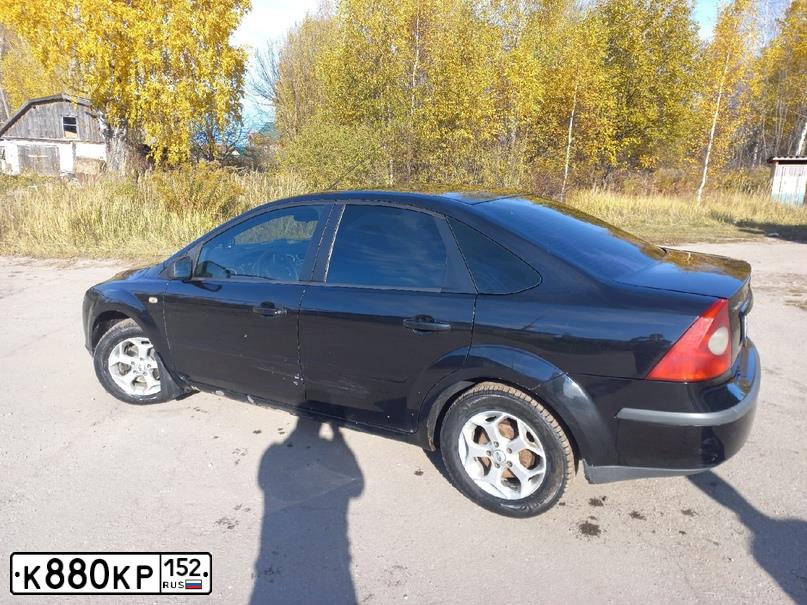 Фото автомобиля FORD FOCUS, 2005 — госномер К880КР152. Цвет: ЧЕРНЫЙ