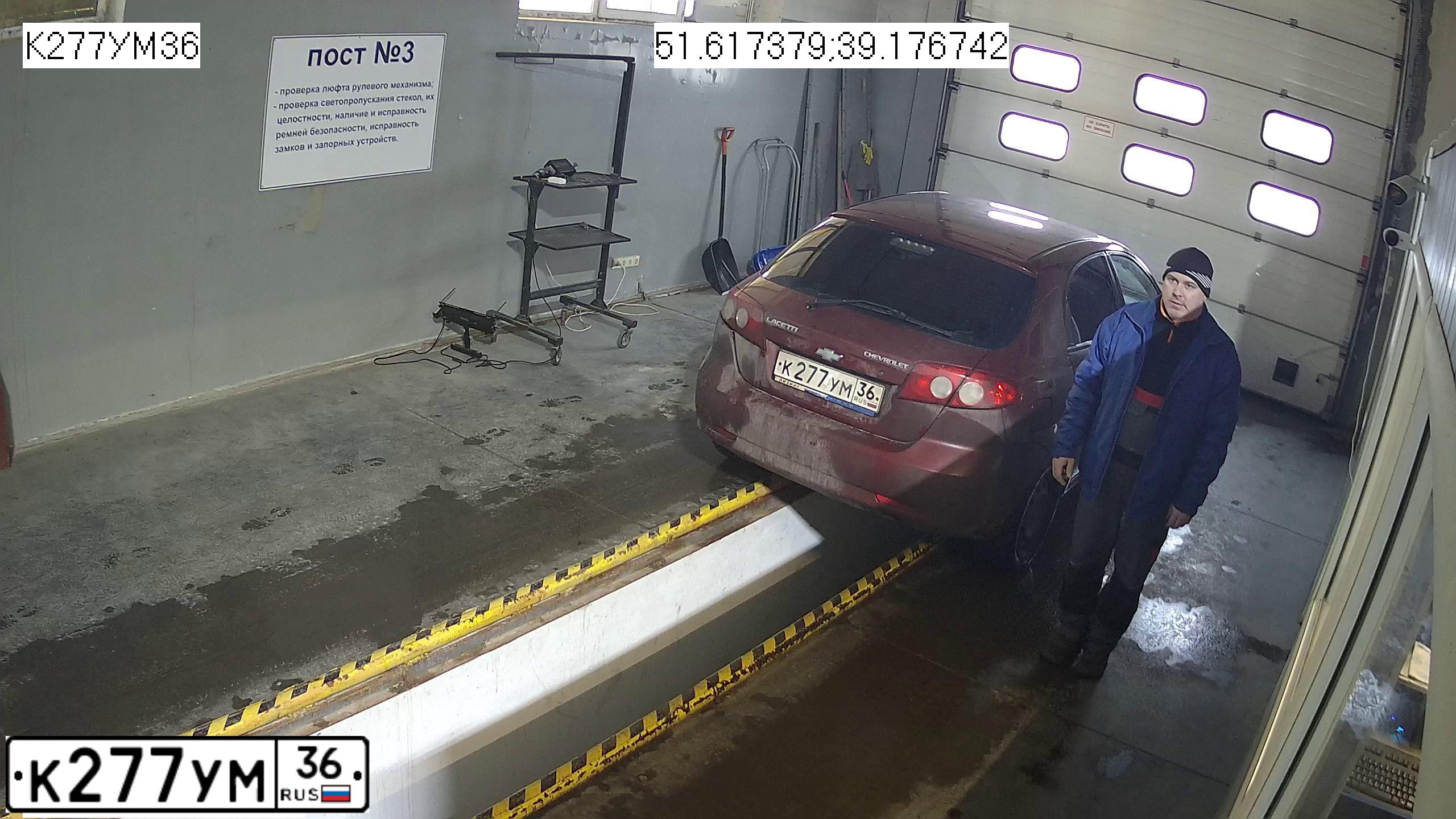Фото автомобиля CHEVROLET LACETTI, 2008 — госномер К277УМ36. Цвет: Красный