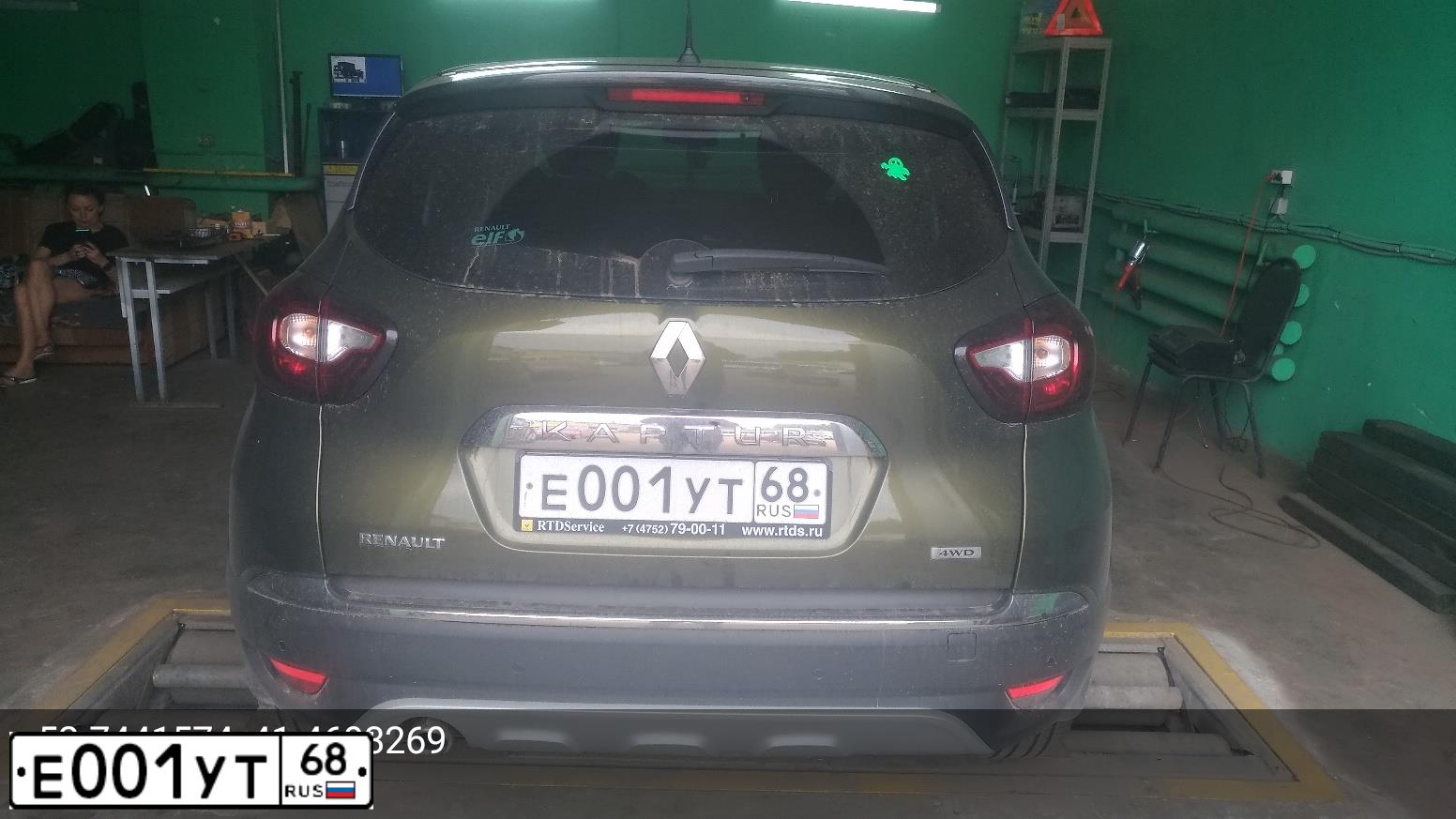 Фото автомобиля RENAULT KAPTUR, 2016 — госномер Е001УТ68. Цвет: ЗЕЛЕНЫЙ ЧЕРНЫЙ