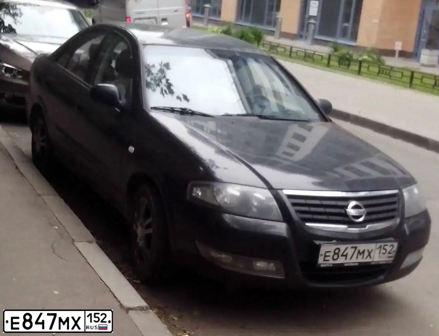 Фото автомобиля NISSAN ALMERA, 2011 — госномер В442АН147. Цвет: ЧЕРНЫЙ
